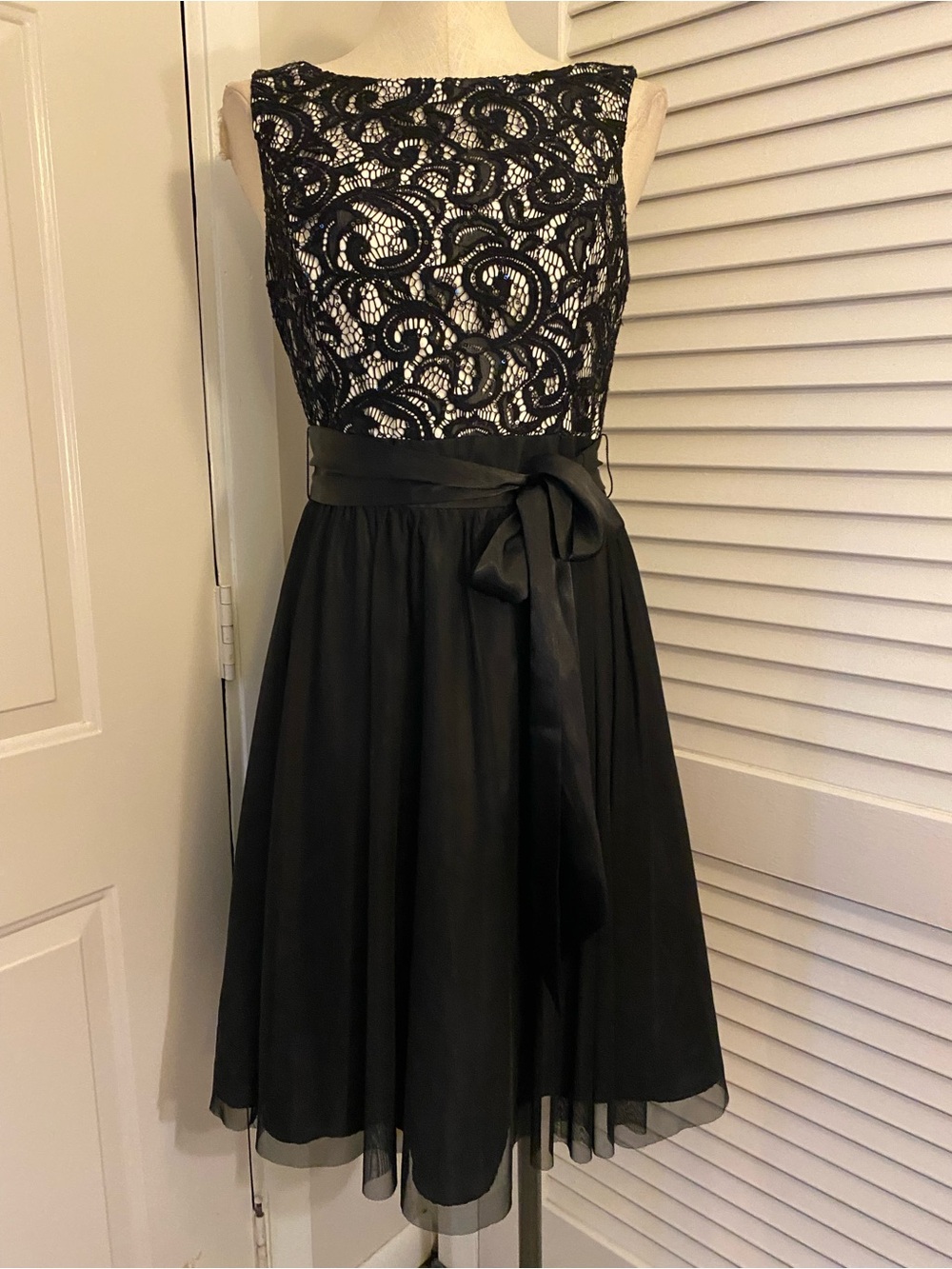 Jessica Howard Black Sequined Lace Bodice A-Line Dress with Satin Sash- Size 8
